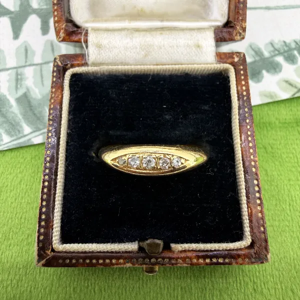 Birmingham 1918! Antique 18ct Gold Five Stone Diamond Boat Ring — image 2